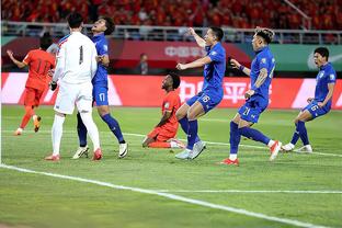 Lao dật kết hợp? Trong thời gian diễn ra Asian Cup, Mã Ninh đã chơi bóng bàn trong các khách sạn và trọng tài nước ngoài.